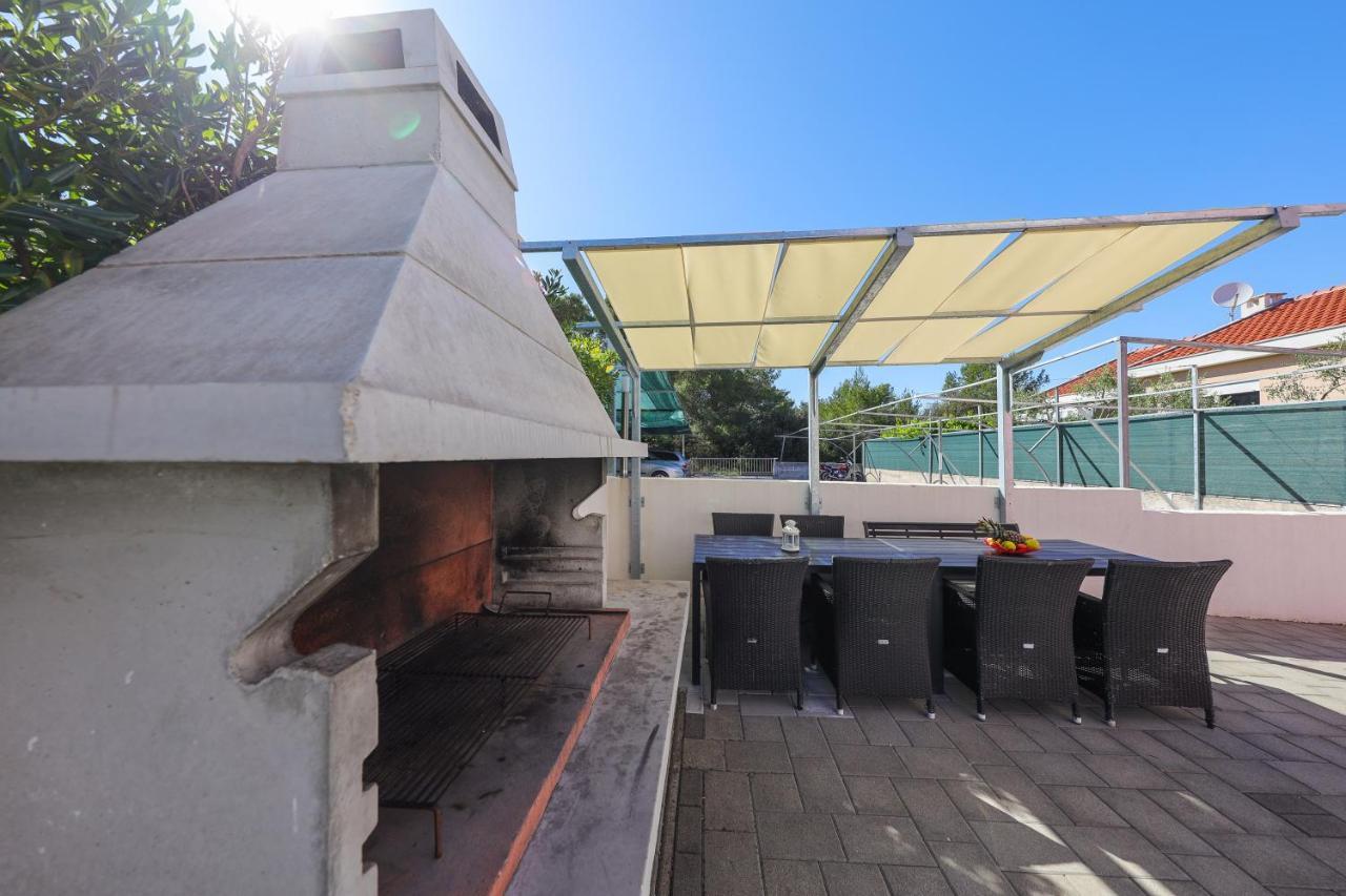 Villa Pino With Pool, Sauna & Jacuzzi Petrcane Exterior photo