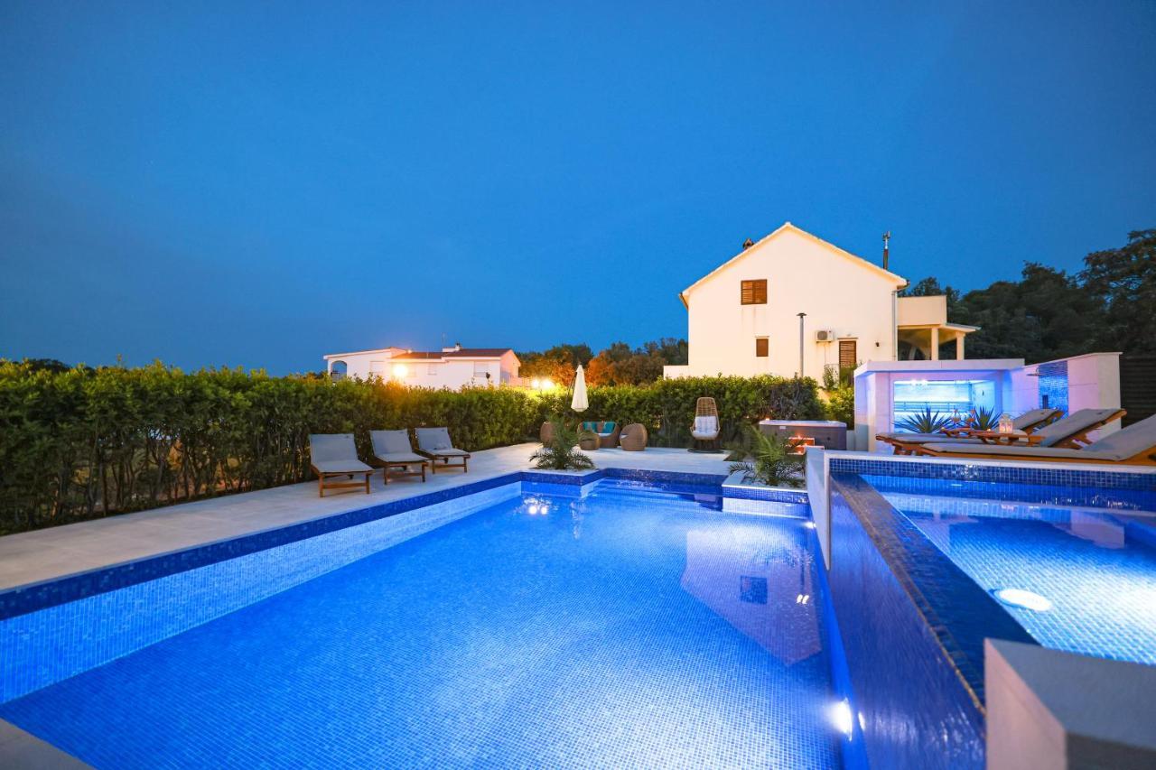 Villa Pino With Pool, Sauna & Jacuzzi Petrcane Exterior photo