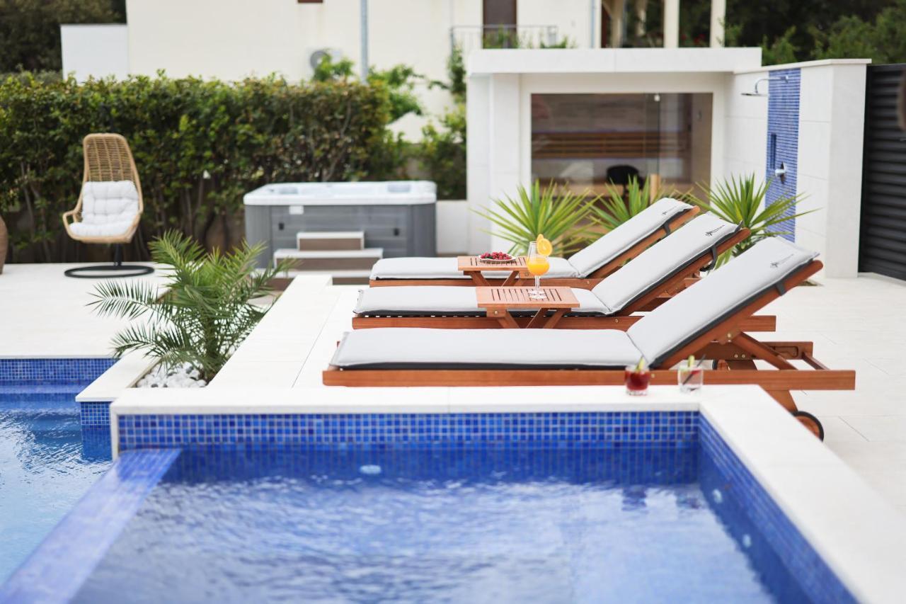 Villa Pino With Pool, Sauna & Jacuzzi Petrcane Exterior photo