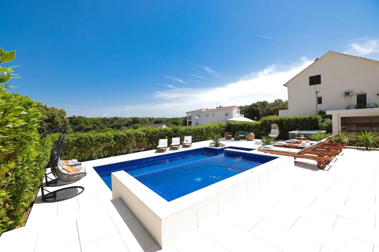 Villa Pino With Pool, Sauna & Jacuzzi Petrcane Exterior photo